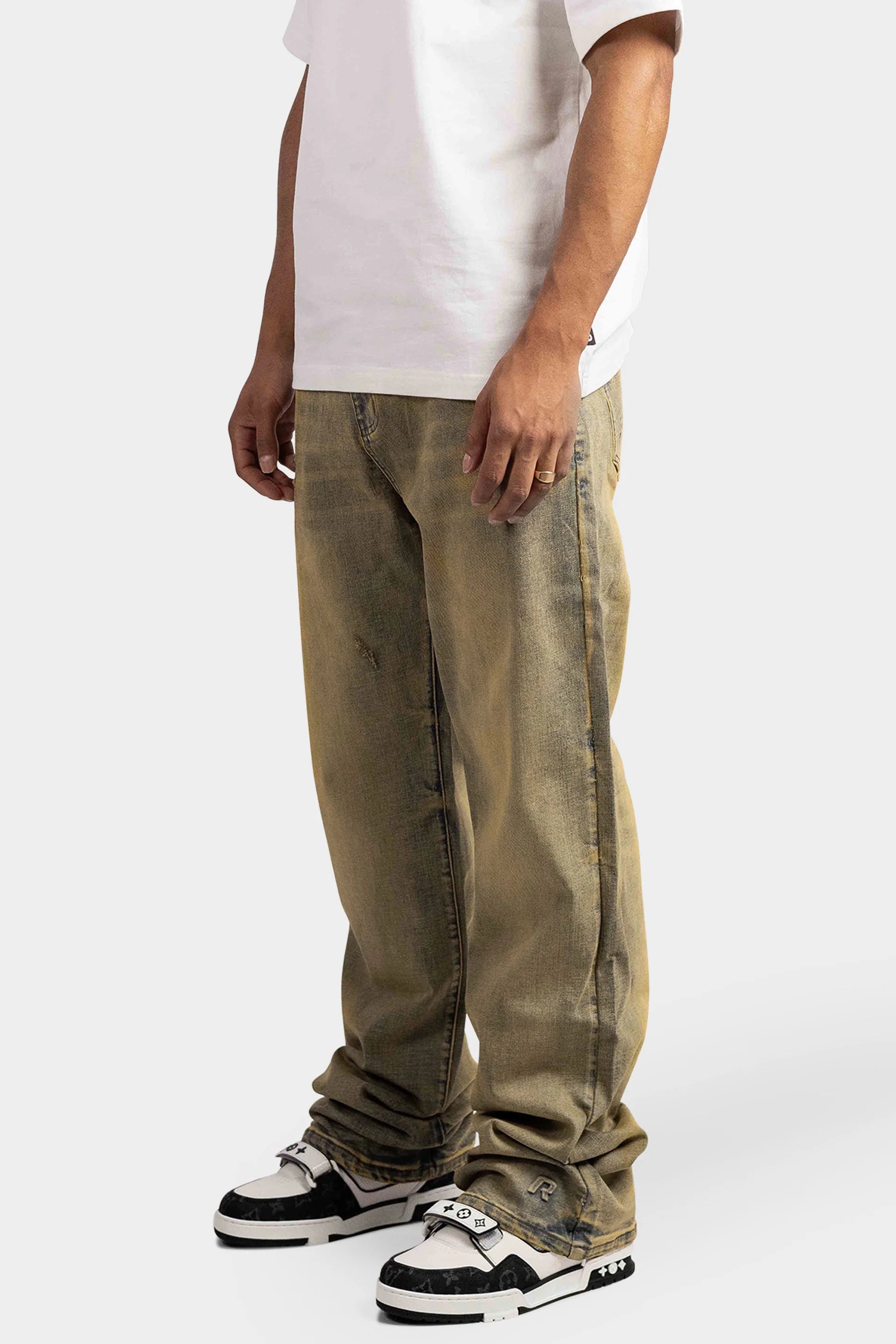 Embossed washed jeans