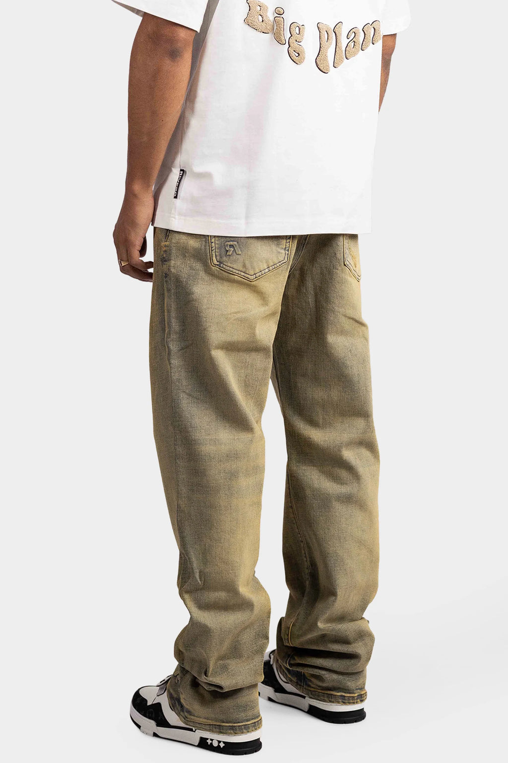 Embossed washed jeans